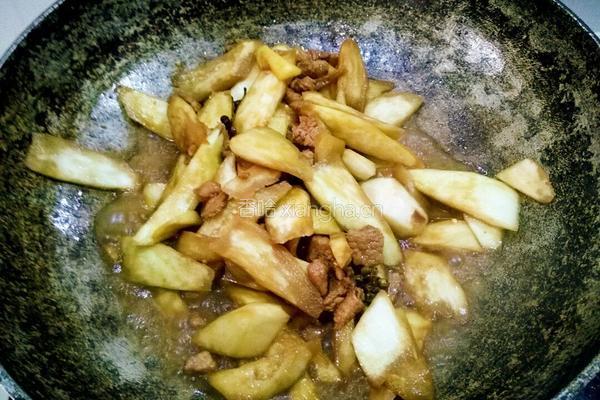  家常肉丁炒茄子的做法图解8