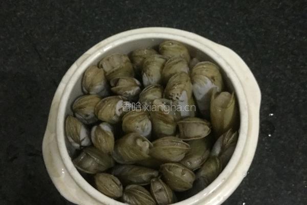 蛏子炖当归的做法图解1