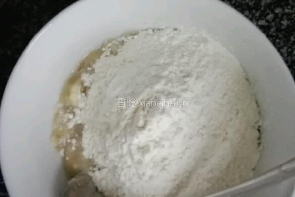 香蕉鸡蛋饼的做法图解3