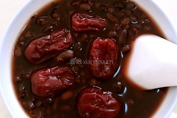 黑豆黑米红枣粥的做法图解5