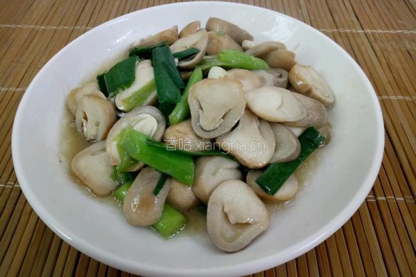 蒜苗草菇的做法图解9