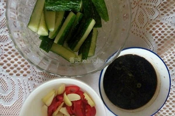 香辣黄瓜条的做法图解3