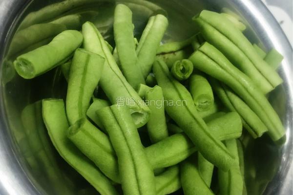 山茄豆角的做法图解2