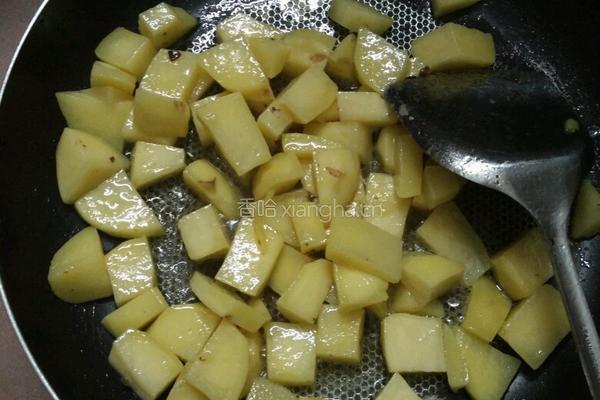 土豆焖鸭的做法图解3