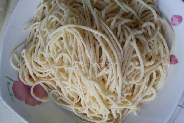 土豆豆角焖面的做法图解2
