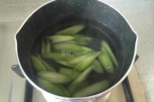 火龙果海鲜沙拉的做法图解3