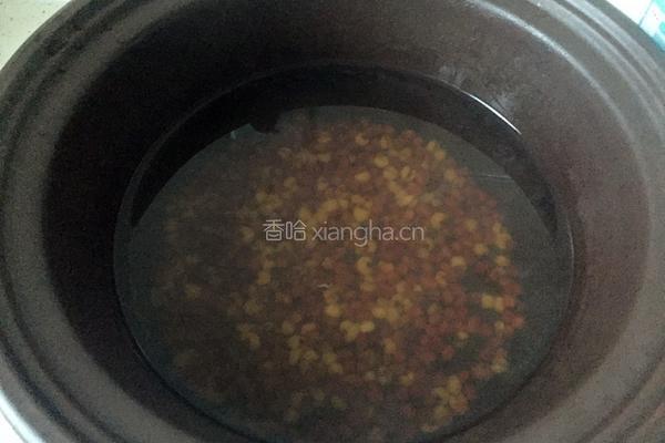 红豆薏米粥的做法图解2