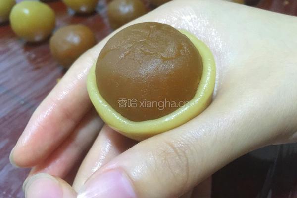广式莲蓉蛋黄月饼的做法图解12
