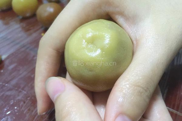 广式莲蓉蛋黄月饼的做法图解14