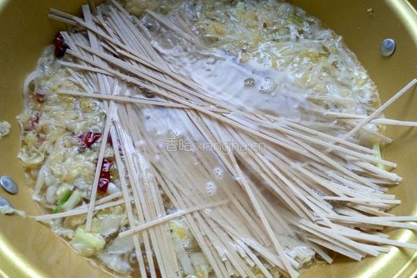酸菜绿豆面的做法图解9