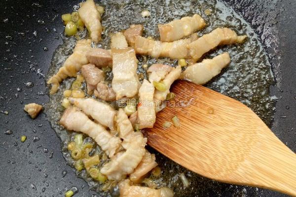 菜椒炒肉的做法图解4