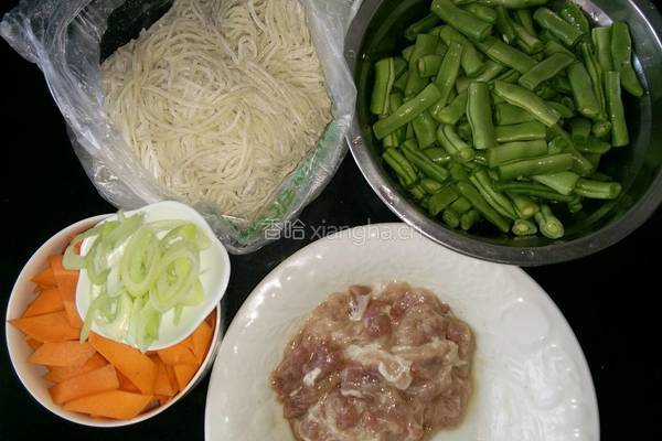 豆角焖面的做法图解1