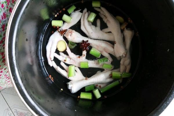 煮凤爪的做法图解4