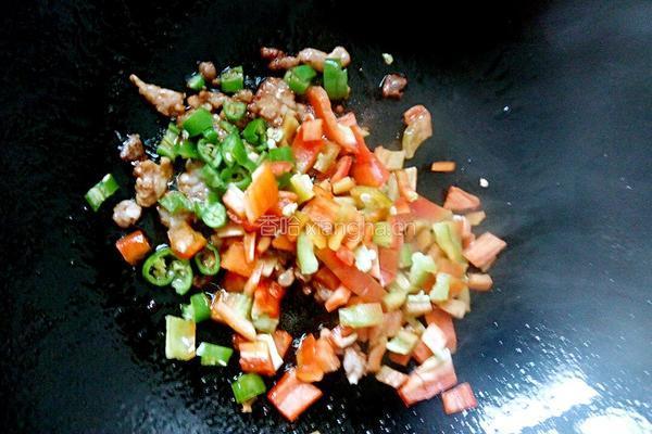 双椒肉拌面的做法图解6