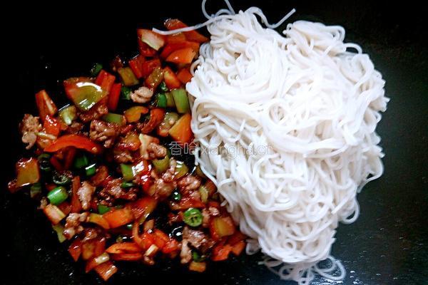 双椒肉拌面的做法图解7