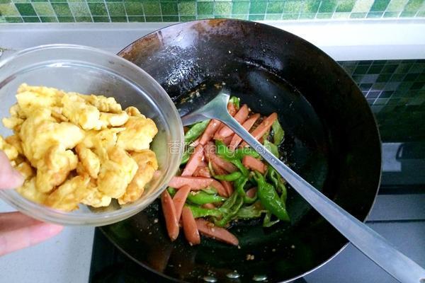 青椒火腿炒蛋的做法图解9