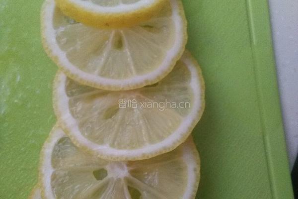 凉爽蜂蜜柠檬水的做法图解1