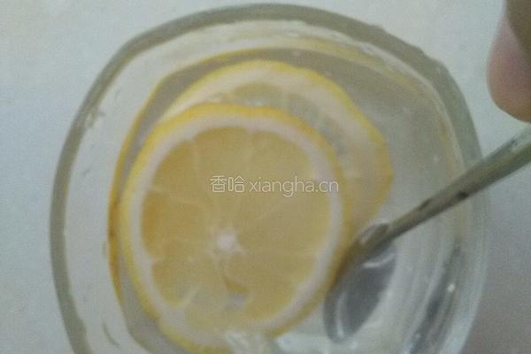 凉爽蜂蜜柠檬水的做法图解2
