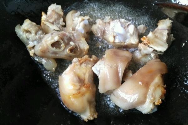 土豆猪蹄的做法图解3