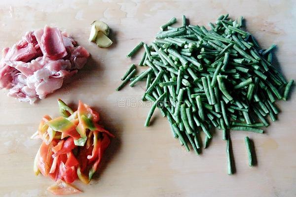 豇豆炒肉片的做法图解2