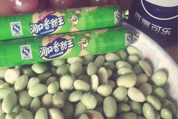 豌豆炒玉米香肠的做法图解1