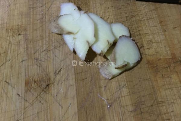 红菇老鸭汤的做法图解2