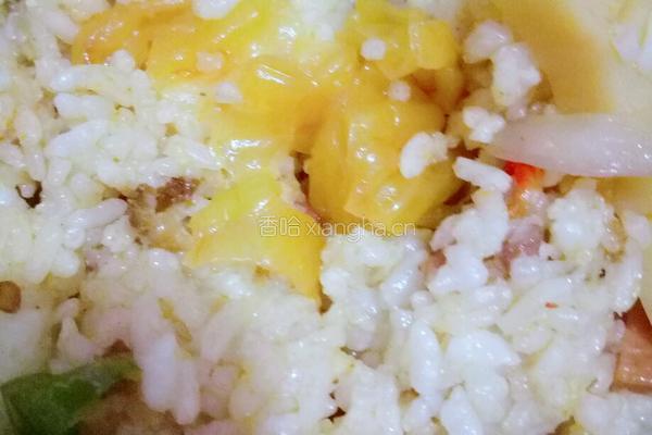 自创咸菜火腿炒饭的做法图解1