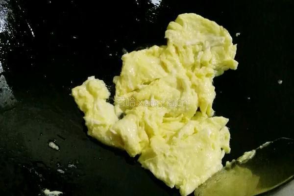西兰花炒饭的做法图解3