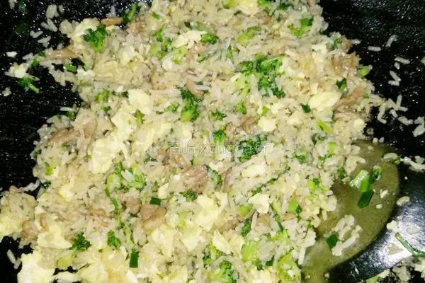 西兰花炒饭的做法图解10
