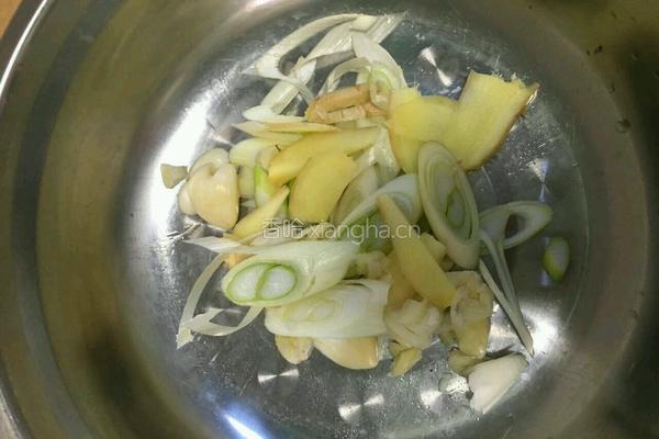 碗豆炒虾仁的做法图解3