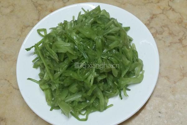 酸辣菜梗的做法图解3