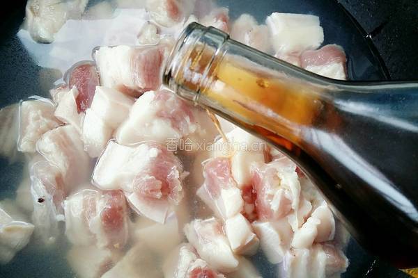 焦糖啤酒红烧肉的做法图解2