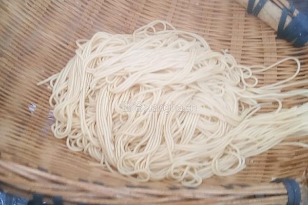 酸辣凉面的做法图解3