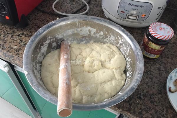 腊肉蔬菜披萨的做法图解1