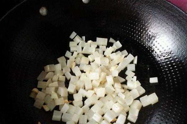 酸甜萝卜丁的做法图解3