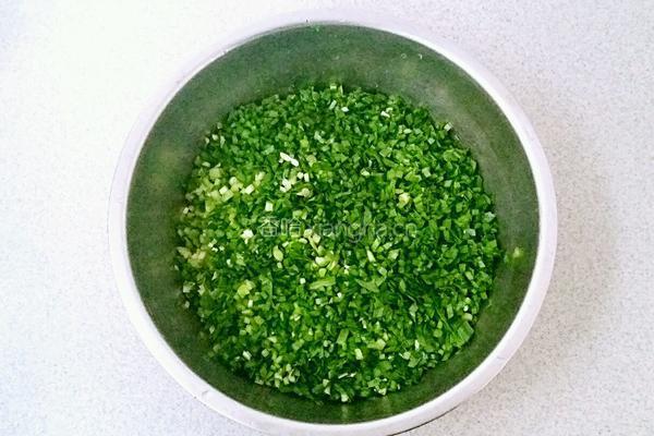 韭菜猪肉饺子的做法图解1