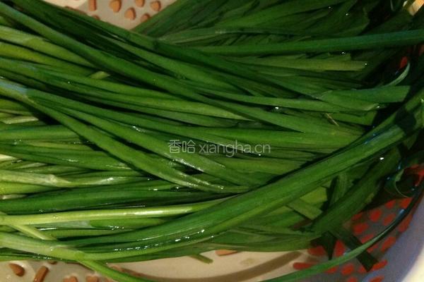 凉拌韭菜的做法图解1