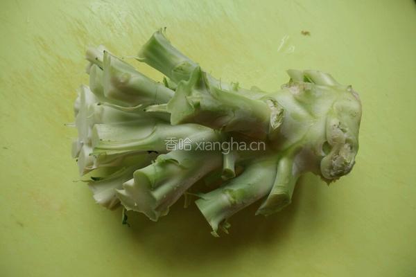 西兰花梗土豆片的做法图解1