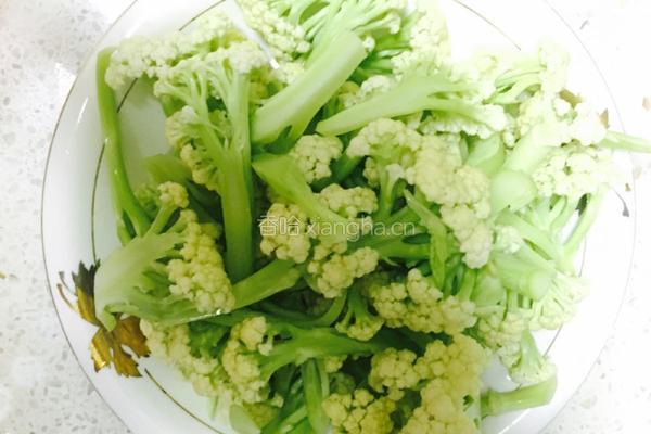 肉片炒菜花的做法图解2