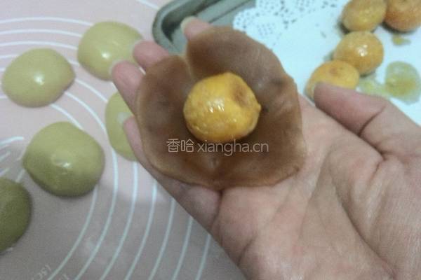 蛋黄广式月饼的做法图解7