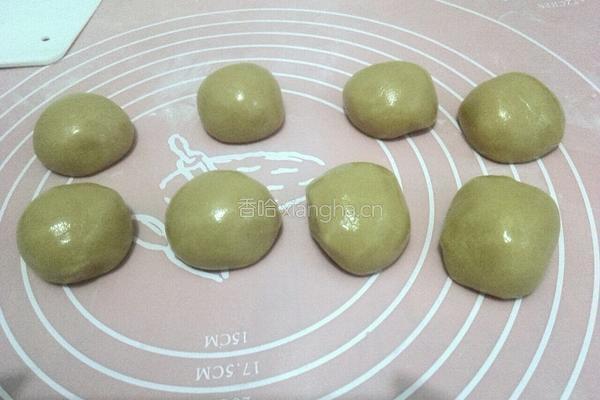 蛋黄广式月饼的做法图解8