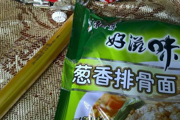 美味的火腿泡面的做法图解1