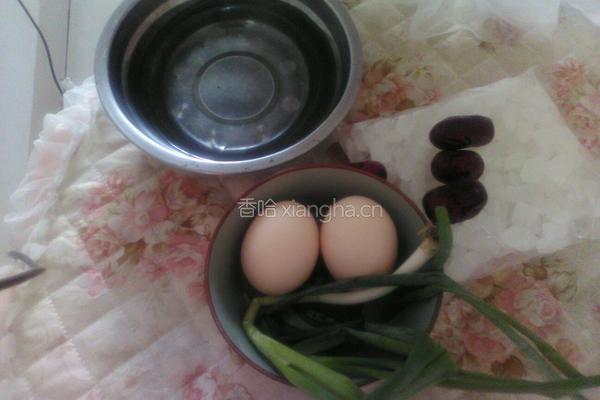 四叶草蒸蛋的做法图解1