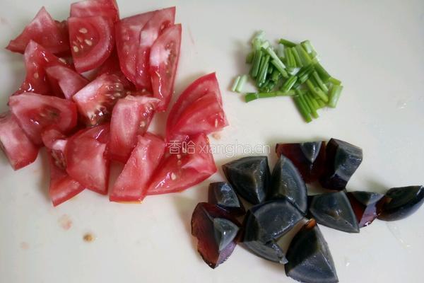 番茄皮蛋粥的做法图解2