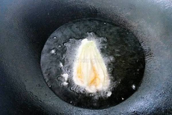 酥炸南瓜花的做法图解4