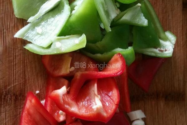彩椒肉段的做法图解2