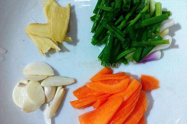 木耳炒鸡肉的做法图解3
