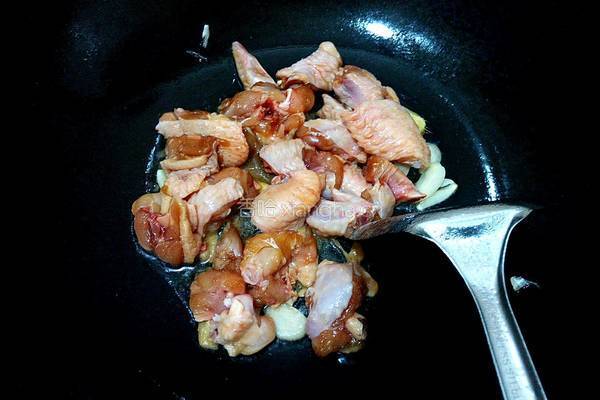 木耳炒鸡肉的做法图解4