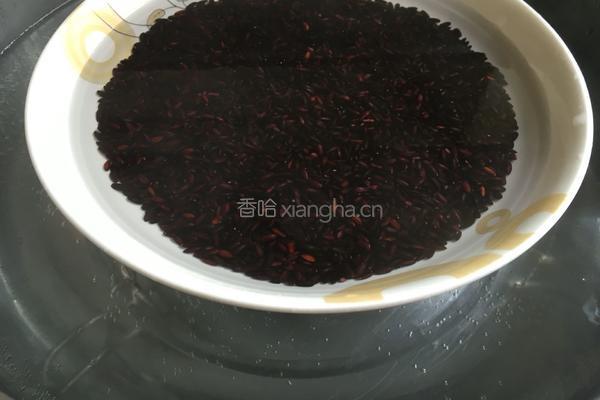 鲜奶黑糯米的做法图解2