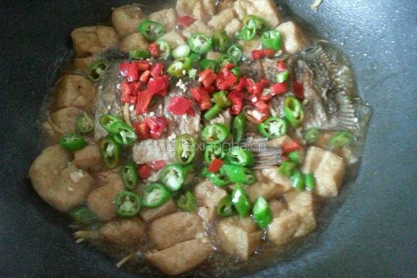 油豆腐焖鱼 的做法图解6
